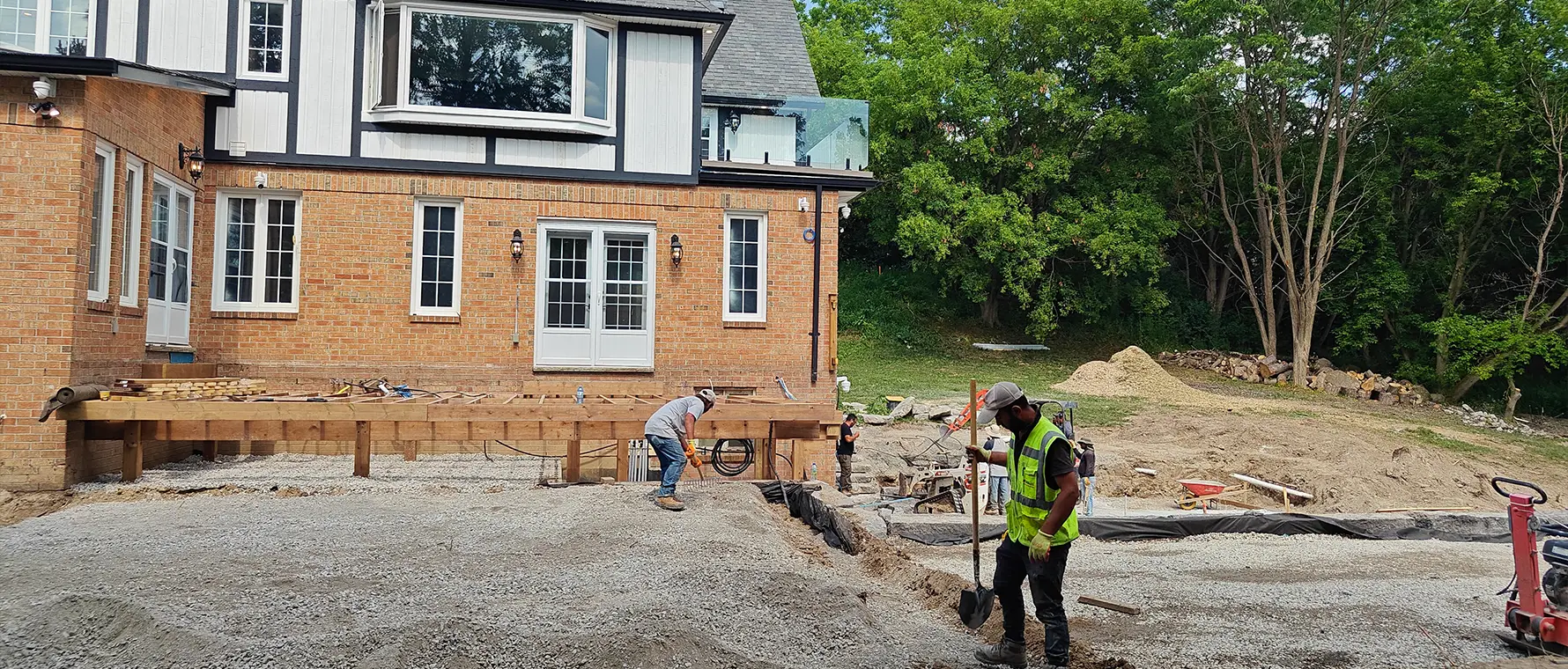 Luxury backyard interlock patio and retaining walls installed by landscape hardscape contractors in Aurora Ontario
