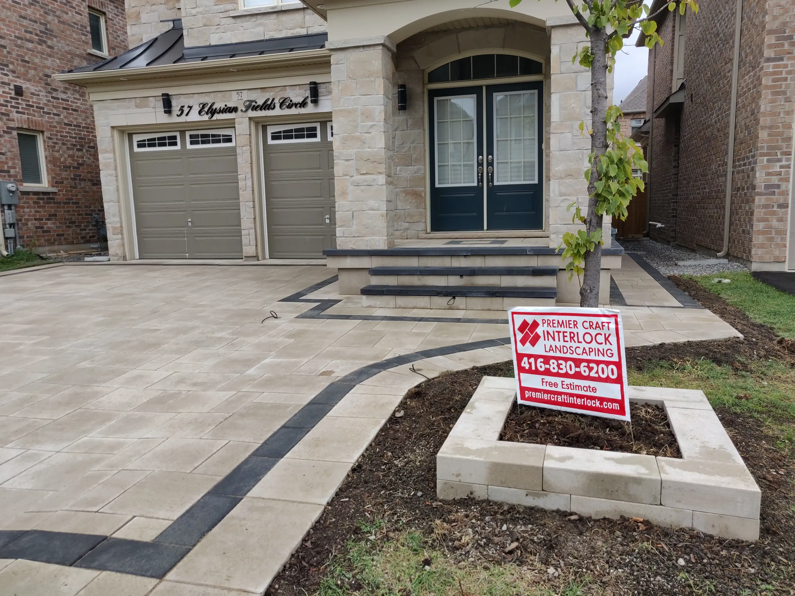 Interlocking driveway built with structured pattern